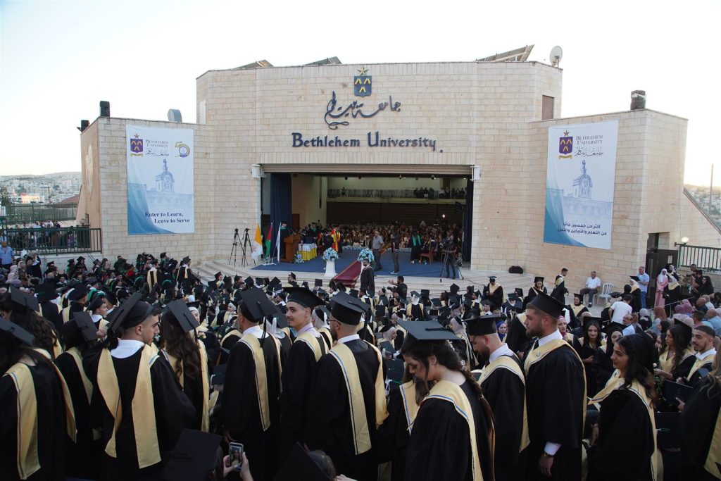 جامعة بيت لحم تحتفل بتخريج الفوج السابع والأربعين