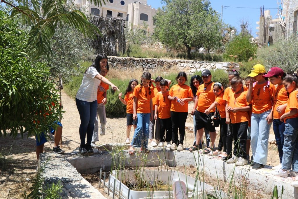 البحث، التعليم، والحفاظ على البيئة في معهد فلسطين للتنوع الحيوي والاستدامة